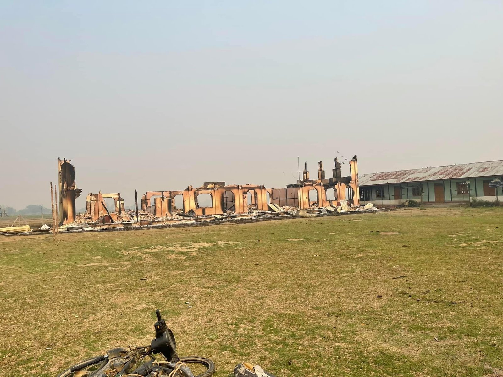 All houses in Si Thaung village burned down by Burma army airstrikes and ground troops - Vimarsana News